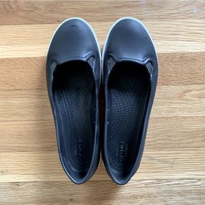 Pre-owned crocs flat